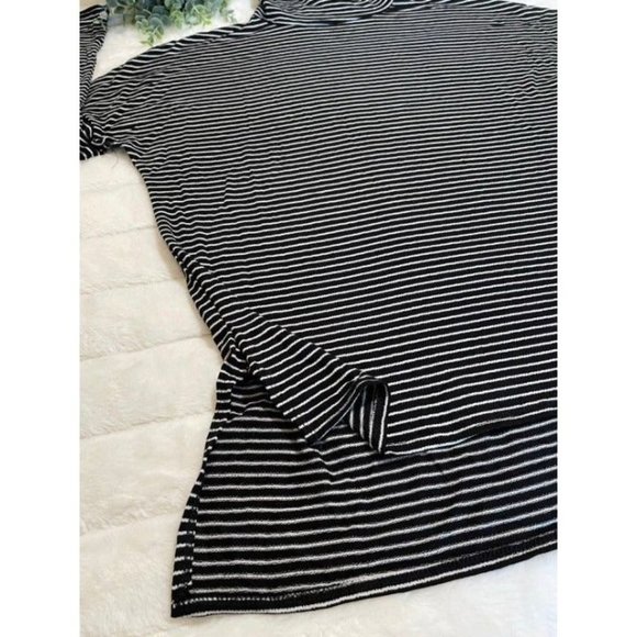 Olivia Rae size S turtleneck tee - Picture 4 of 6